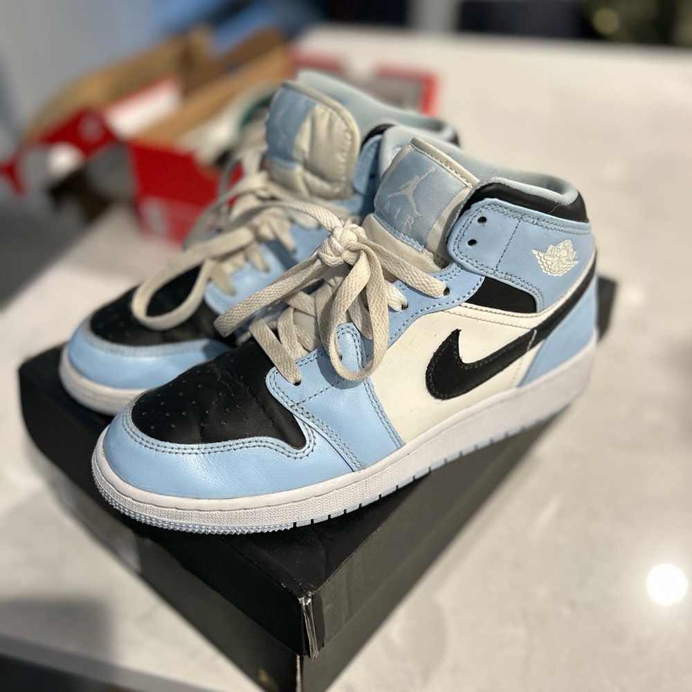 Air Jordan 1 mid
